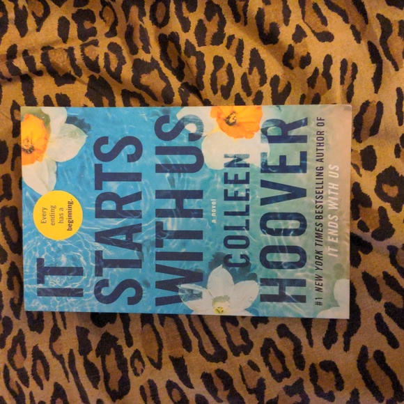 It starts with us by Colleen hoover - Picture 1 of 3
